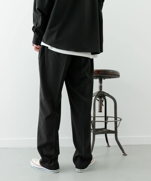ITEMS URBANRESEARCH（アイテムズ アーバンリサーチ）の「『セットアップ対応』ヨウリュウ1-tuckテーパードパンツ（その他パンツ・メンズ・NVY/BRN/BLK・M/L）」の14枚目の写真