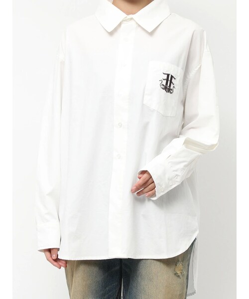 EVRIS（エヴリス）の「E emblemオーバーサイズシャツ（シャツ/ブラウス・レディース・ホワイト/ピンク/ブルー・F）」の2枚目の写真