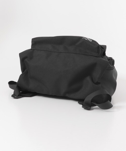 URBAN RESEARCH DOORS(アーバンリサーチドアーズ)の「URD DAY PACK(バックパック/リュック・メンズ・BLACK/SAGE GRAY・-0)」の13枚目の写真
