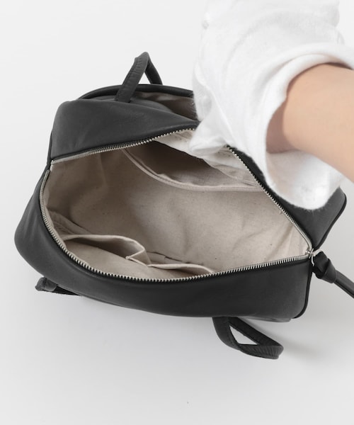 URBAN RESEARCH DOORS（アーバンリサーチドアーズ）の「Folna　ソフトレザーボストンバッグ（ボストンバッグ・レディース・BLACK・One）」の6枚目の写真