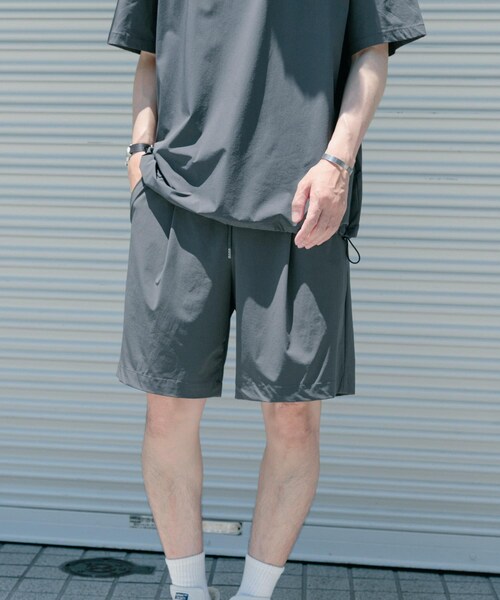 ITEMS URBANRESEARCH(アイテムズ アーバンリサーチ)の「シルキーナイロン 多機能 ショートパンツ(その他パンツ・メンズ・CHA/BLK/NVY・M/L)」の20枚目の写真