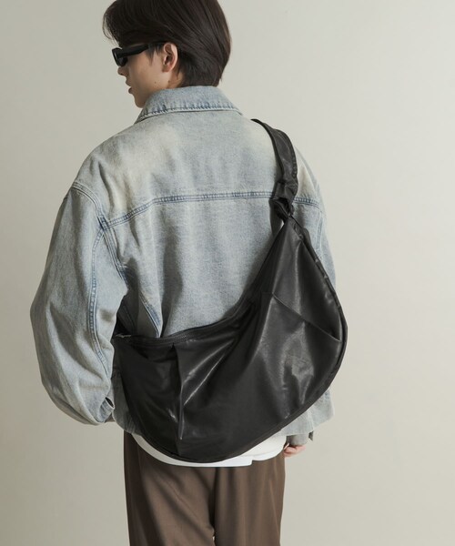 SENSE OF PLACE by URBAN RESEARCH(センスオブプレイスバイアーバンリサーチ)の「コクーンショルダーバッグ(ショルダーバッグ・メンズ・BLACK/BROWN/KHAKI・one)」の5枚目の写真