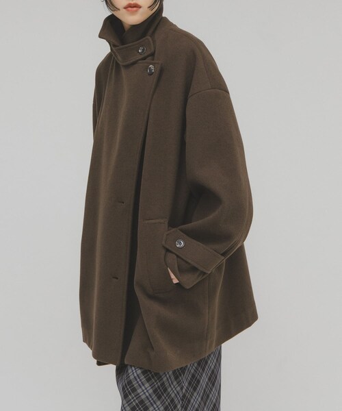 KBF（ケイビーエフ）の「BIGカラーミドルコート（テーラードジャケット・レディース・FOG BEIGE/BROWN/BLACK・one）」の4枚目の写真