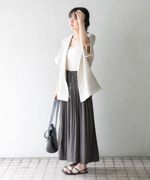 ITEMS URBANRESEARCH(アイテムズ アーバンリサーチ)の「『イージーケア/接触冷感/UVカット』SMOOTH LINEN TOUCH 半袖ジャケット(テーラードジャケット・レディース・OFF/BLK・Free)」の8枚目の写真