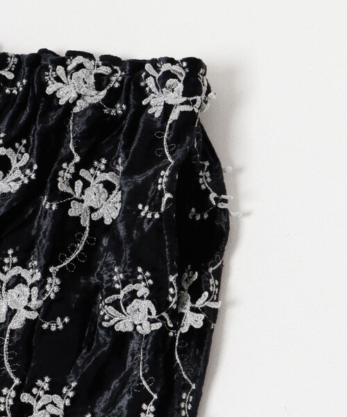 URBAN RESEARCH(アーバンリサーチ)の「crinkle crinkle crinkle velvet embroidery pants(その他パンツ・レディース・SILVERLAME/BLACKLAME・FREE)」の17枚目の写真