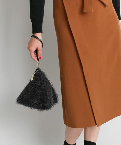 RODE SKO（ロデスコ）の「LILY トライアングルフェイクファーバッグ（クラッチバッグ・レディース・PINK/BLACK・-）」の8枚目の写真