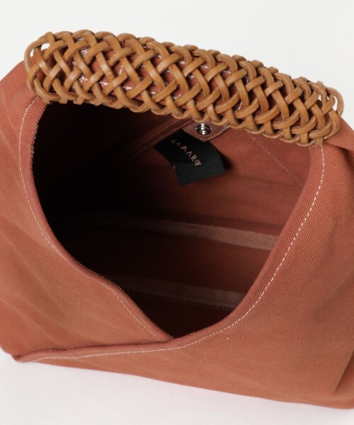 URBAN RESEARCH（アーバンリサーチ）の「KAMARO’AN　WovenTriangle Bag36（ハンドバッグ・レディース・Ochre-Red・one）」の6枚目の写真