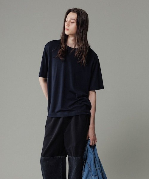 ADAM ET ROPE'(アダムエロペ)の「【NIKKE】ウール天竺 ハーフスリーブ ニットT(Tシャツ/カットソー・メンズ・ブラック/ネイビー・L/M)」の8枚目の写真