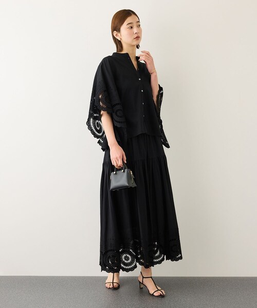 ROPE'(ロペ)の「INDIAコットンボイルシフリー刺繍ケープ(ポンチョ)ブラウス/セットアップ対応・イージーケア(シャツ/ブラウス・レディース・ブラック/ホワイト・F)」の18枚目の写真