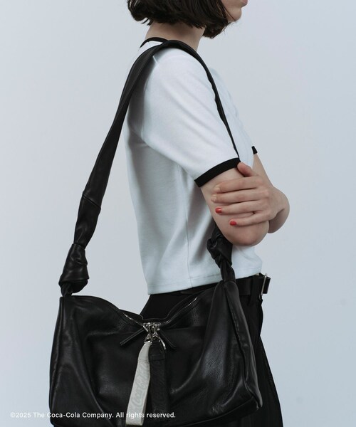 ADAM ET ROPE'(アダムエロペ)の「【Coca-Cola】Tape charm(キーホルダー・レディース・ブラック/ベージュ・F)」の12枚目の写真