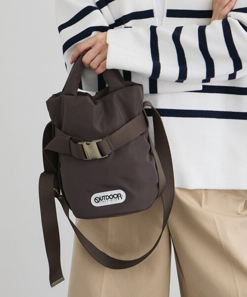 ADAM ET ROPE'(アダムエロペ)の「【OUTDOOR PRODUCTS for SALON】2WAY ベルトトートバッグSS(トートバッグ・レディース・ブラック/ダークブラウン・F)」の5枚目の写真