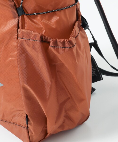 EKAL(エカル)の「and wander SIL DAYPACK(バックパック/リュック・メンズ・BLACK/D.ORANGE/YELLOW GRN・One)」の16枚目の写真