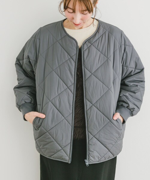 ITEMS URBANRESEARCH(アイテムズ アーバンリサーチ)の「中綿キルトノーカラージャケット(その他アウター・レディース・CHA/L.BEIGE/BEG/BLK・FREE)」の2枚目の写真