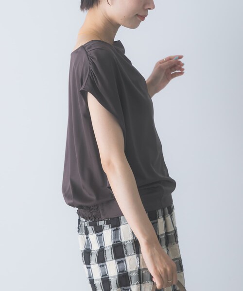 URBAN RESEARCH ROSSO（アーバンリサーチロッソ）の「トリアセ混ドレープネックカットソー（Tシャツ/カットソー・レディース・OFF WHITE/BROWN・Free）」の12枚目の写真