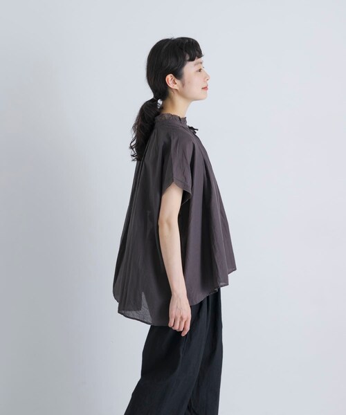かぐれ(カグレ)の「SOIL COTTON VOILE GATHERED SHIRTS(シャツ/ブラウス・レディース・WHT/CCR・1)」の9枚目の写真