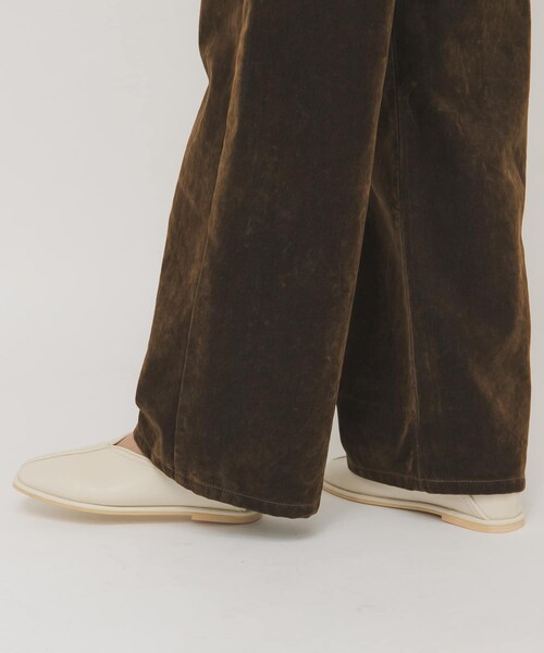 KBF（ケイビーエフ）の「センターシームフラットシューズ（パンプス・レディース・IVORY/BLACK・36/37/38）」の7枚目の写真