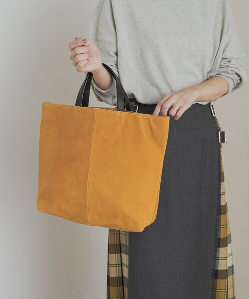 URBAN RESEARCH DOORS(アーバンリサーチドアーズ)の「スエードトート(トートバッグ・レディース・MUSTARD/GREIGE・one)」の2枚目の写真