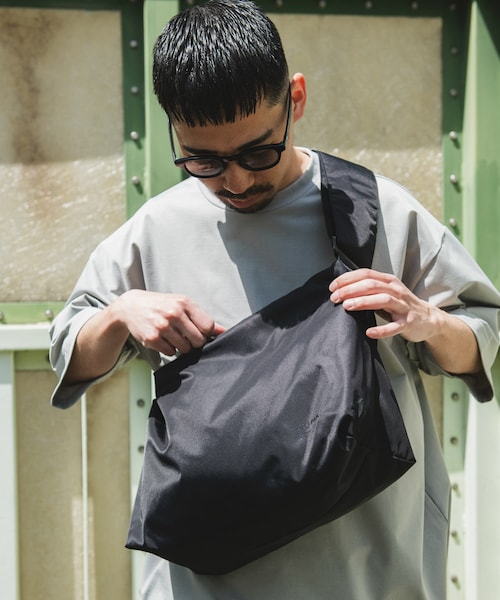 URBAN RESEARCH DOORS（アーバンリサーチドアーズ）の「『撥水』『別注』YAKPAK×DOORS　SHOULDER BAG M（ショルダーバッグ・メンズ・OLIVE/BLACK/CHARCOAL/NAVY・-）」の9枚目の写真