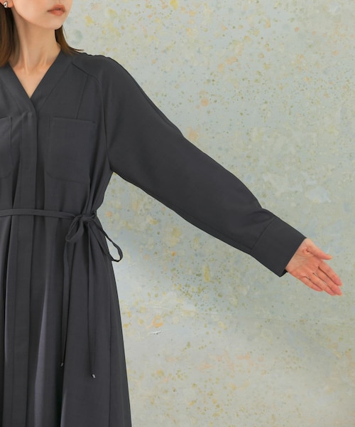 ポケットデザインVネックワンピース