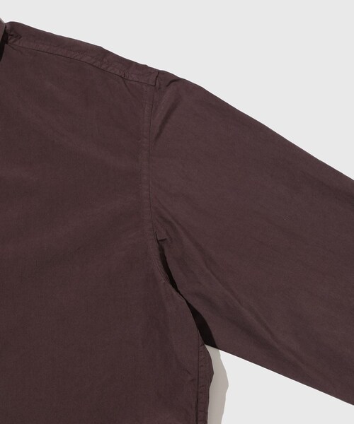 ADAM ET ROPE'(アダムエロペ)の「【AURALEE/オーラリー】GARMENT-DYED FINX SHUTTLE WEATHER SHIRT(シャツ/ブラウス・メンズ・ホワイト/ダークブラウン・3/4)」の8枚目の写真