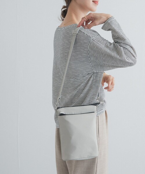 URBAN RESEARCH DOORS（アーバンリサーチドアーズ）の「撥水ショルダーバッグ（ショルダーバッグ・レディース・L.GRAY/BLACK・One）」の14枚目の写真