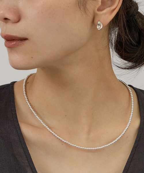 ADAM ET ROPE'（アダムエロペ）の「【J'aDoRe・店舗限定】【ERICKA NICOLAS BEGAY】ナバホパールネックレス3mm/45cm（ネックレス・レディース・シルバー・F）」の2枚目の写真