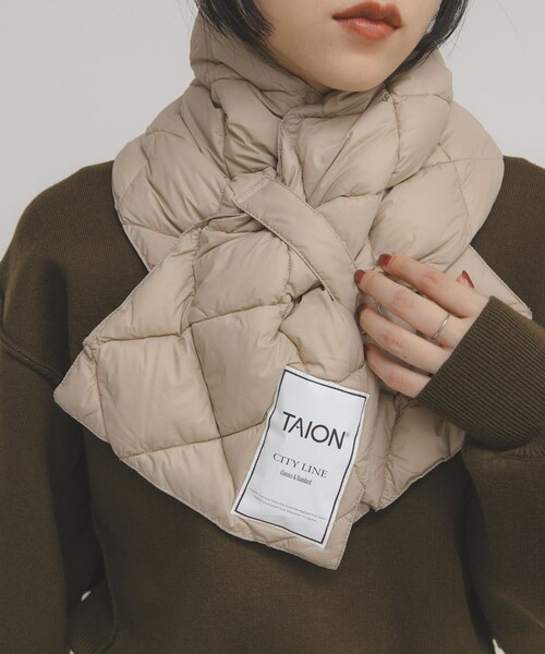 KBF（ケイビーエフ）の「TAION　CITY DOWN SCARF（マフラー・レディース・BLACK/G.BEIGE・One）」の10枚目の写真