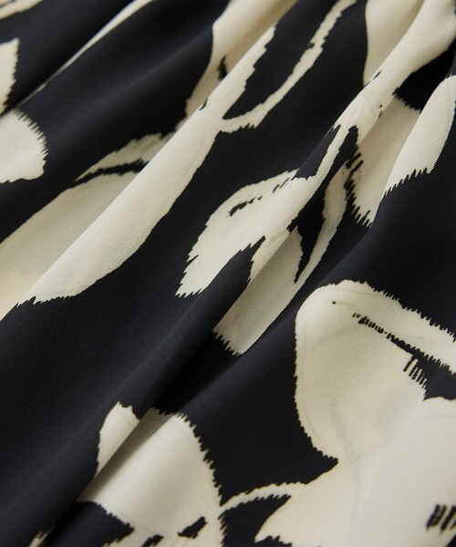 ROPE'（ロペ）の「DEVEAUXジオメトリックフラワーブラウス（シャツ/ブラウス・レディース・ブラック/オレンジ・F）」の19枚目の写真