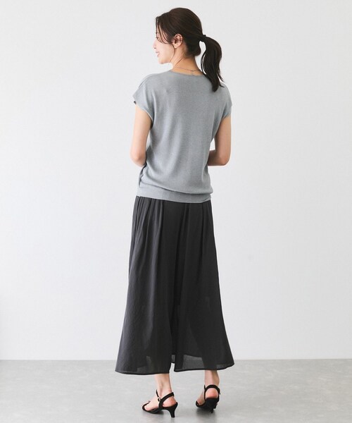 Jayro（ジャイロ）の「Vネックフレンチ袖ニット（ニット/セーター・レディース・ブラック/グレー/ベージュ/グリーン/ブルー/サックス/レッド/カラシ/オレンジ・F）」の17枚目の写真