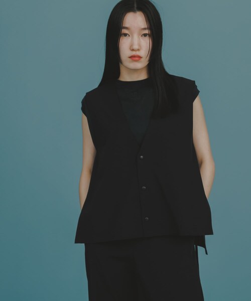 SENSE OF PLACE by URBAN RESEARCH（センスオブプレイスバイアーバンリサーチ）の「Uiscel　4WAYストレッチベストセットアップ（セットアップ・レディース・BLACK/KHAKI・S/M）」の4枚目の写真