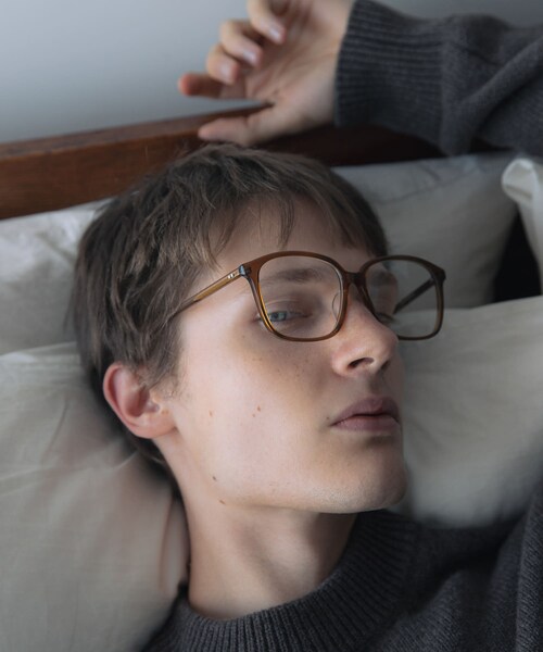 URBAN RESEARCH（アーバンリサーチ）の「『別注』KANEKO OPTICAL×URBAN RESEARCH　スクエアクリアUVレンズ（メガネ・レディース・クリアオリーブ/クリアブラウン・-）」の6枚目の写真