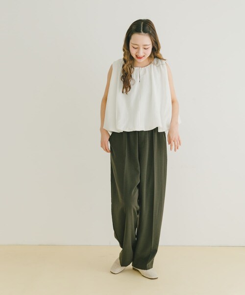 ITEMS URBANRESEARCH（アイテムズ アーバンリサーチ）の「バルーンスリーブノースリブラウス（シャツ/ブラウス・レディース・OFF/OFF×BLK/BLK・FREE）」の11枚目の写真