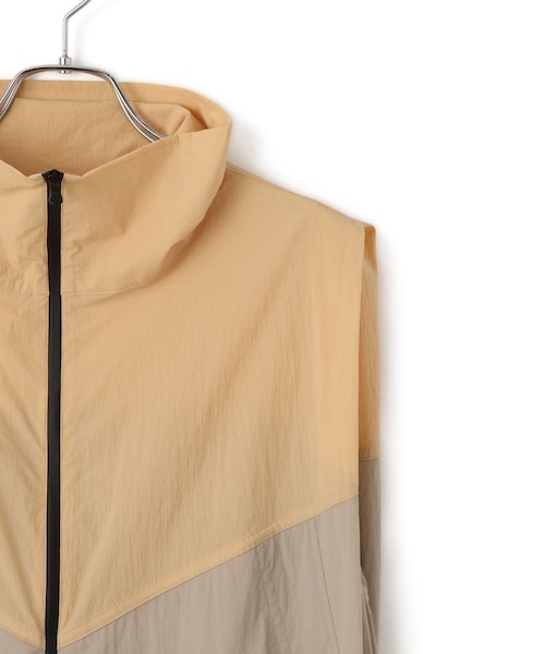 ADAM ET ROPE'（アダムエロペ）の「【撥水】ショルダータックシアーブルゾン（ブルゾン・レディース・ブラック/ベージュ系・F）」の8枚目の写真