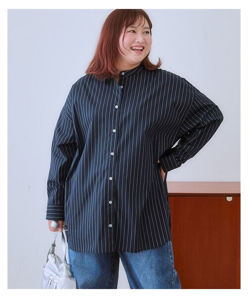 nissen（ニッセン）の「＜大きいサイズ＞バックギャザーデザインストライプシャツチュニック（シャツ/ブラウス・レディース・サックス系/ネイビー系・L/LL/3L/4L/5L/6L/8L/10L）」の2枚目の写真