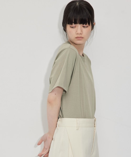 ADAM ET ROPE'(アダムエロペ)の「【KNOWHOW jewelry for ADAM ET ROPE'】別注 肩パッドTシャツ(Tシャツ/カットソー・レディース・ブラック/グレー/ホワイト・F)」の21枚目の写真
