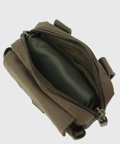 ADAM ET ROPE'（アダムエロペ）の「【elephant TRIBAL fabrics/エレファントトライバルファブリクス】Back in the Pouch（ショルダーバッグ・メンズ・ブラック/カーキ・F）」の19枚目の写真