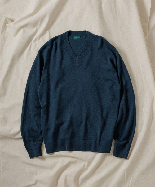 ADAM ET ROPE'（アダムエロペ）の「【WILD LIFE TAILOR】CASHMERE MIX V NECK PO（ニット/セーター・メンズ・グレー/ダークグリーン・L/M）」の5枚目の写真