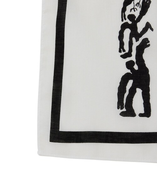 ADAM ET ROPE'(アダムエロペ)の「MUU STORE LOGO PRINT BANDANA(ハンカチ/ハンドタオル・レディース・ホワイト系・F)」の3枚目の写真