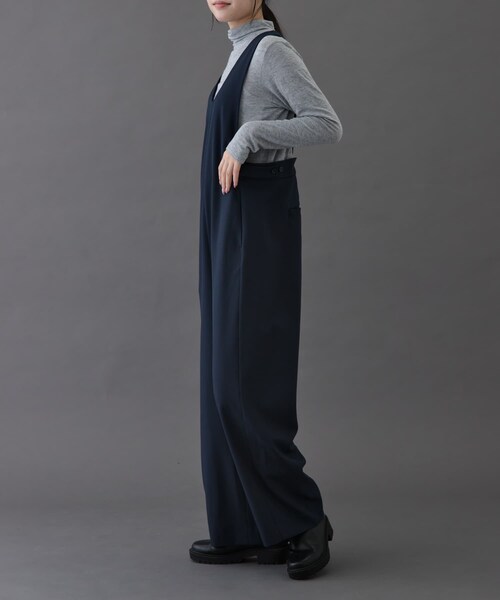 URBAN RESEARCH DOORS（アーバンリサーチドアーズ）の「FORK&SPOON　Uネックプラケットオーバーオール（ワンピース・レディース・BLACK/NAVY・1/2）」の18枚目の写真