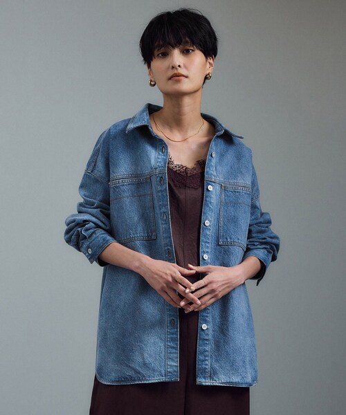 ADAM ET ROPE'（アダムエロペ）の「USAコットンデニムオーバーシャツ［セットアップ対応］（シャツ/ブラウス・レディース・ブルー系/サックス・F）」の2枚目の写真