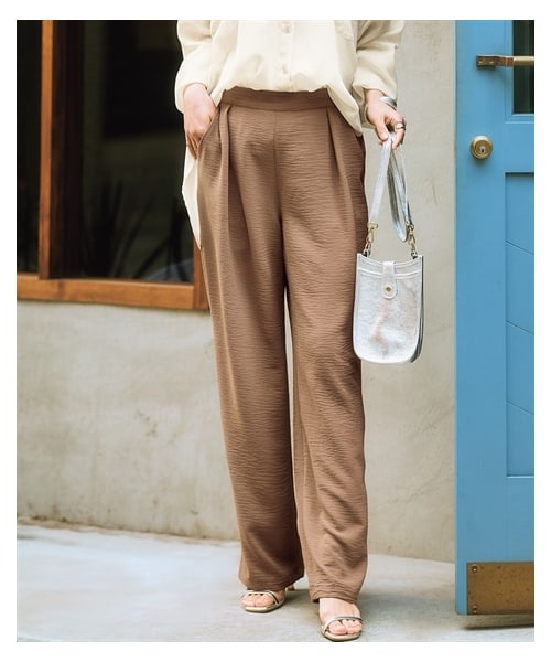 nissen（ニッセン）の「しぼサテンインタックとろみイージーセミワイドパンツ＜大きいサイズ有＞（パンツ・レディース・カーキ/ダークベージュ/黒/ネイビー/ダークブラウン/ベージュ・S/M/L/LL/3L/4L/5L/6L/8L/10L）」の3枚目の写真