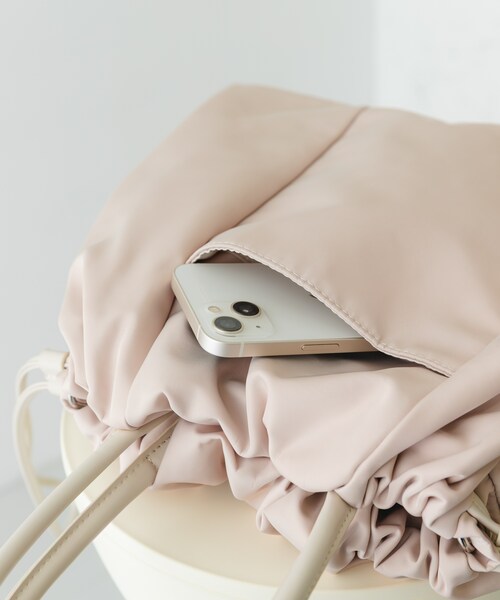 RODE SKO（ロデスコ）の「ショルダー付撥水キンチャクバッグ（ショルダーバッグ・レディース・BLACK/GRAY/IVORY・one）」の5枚目の写真