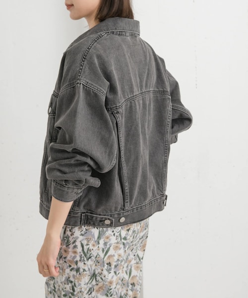 URBAN RESEARCH DOORS（アーバンリサーチドアーズ）の「Levi’s　90s TRUCKER（デニムジャケット・レディース・ライトインディゴ/ブラック・S）」の4枚目の写真