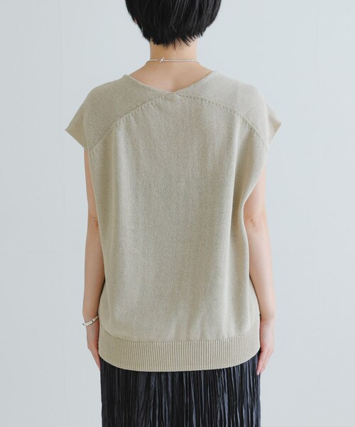 URBAN RESEARCH（アーバンリサーチ）の「リネンコットンVネックニットベスト（ベスト・レディース・BEIGE/OFF/BLUE GRAY・FREE）」の14枚目の写真