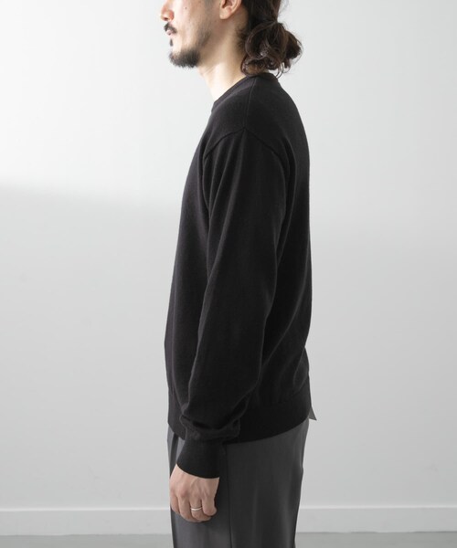 ITEMS URBANRESEARCH（アイテムズ アーバンリサーチ）の「カシミヤ×コットンクルーネックセーター（ニット/セーター・メンズ・GRY/BRD/MOC/BLK・M/L）」の15枚目の写真