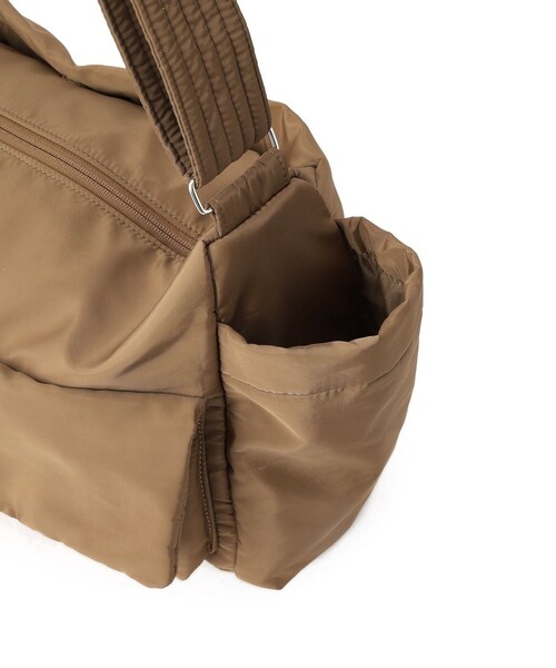 ADAM ET ROPE'(アダムエロペ)の「【WEB限定】撥水ビッグショルダーダブルポケットバッグ(ショルダーバッグ・レディース・ブラック/ブラウン系・F)」の21枚目の写真
