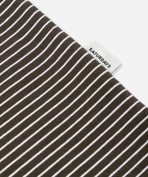Saturdays NYC(サタデーズ ニューヨークシティ )の「Randall Stripe Relaxed SS Tee(Tシャツ/カットソー・レディース・ブラック/オフホワイト/オリーブ・L/M/S/XL)」の20枚目の写真