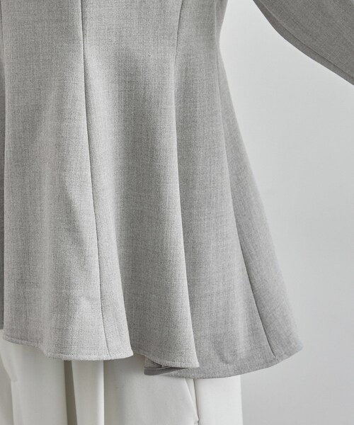 ROPE'（ロペ）の「裏起毛ペプラムブラウス/セットアップ対応（シャツ/ブラウス・レディース・グレー/ブラック/オフホワイト・38）」の18枚目の写真