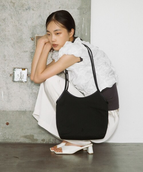 RODE SKO（ロデスコ）の「hun RODESKO　Dual pouch tote（トートバッグ・レディース・SHIRO/BLACK・-）」の3枚目の写真