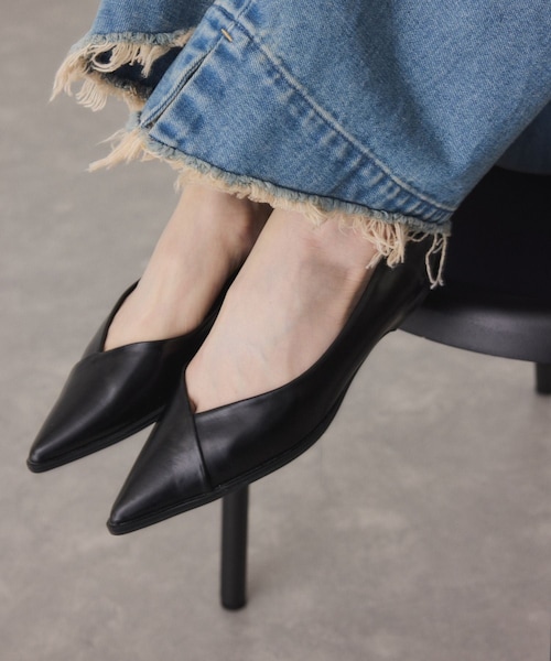 ADAM ET ROPE'（アダムエロペ）の「ポインテッドトゥフラットパンプス（パンプス・レディース・ブラック/オフホワイト・23.0/23.5/24.0/24.5）」の5枚目の写真